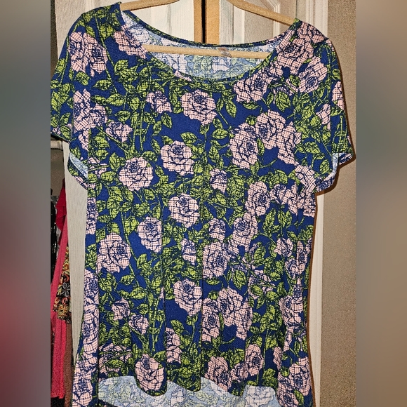 LuLaRoe Womens  Floral Pink and Blue Short Sleeve Blouse - Picture 1 of 3